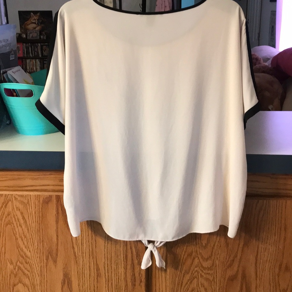 ❌SOLD❌Forever 21 cold shoulder top - Picture 5 of 5